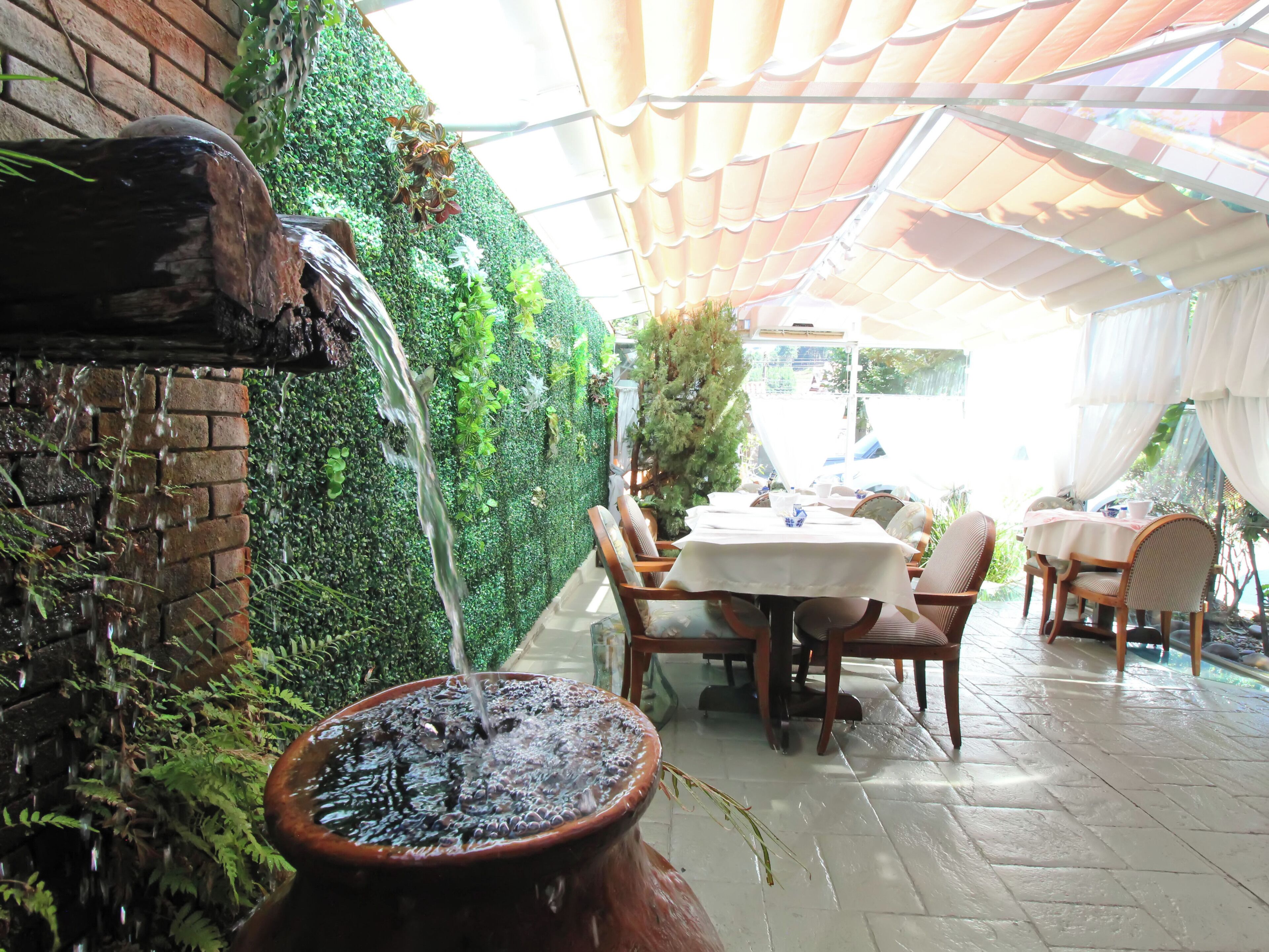 Café da manhã com buffet grátis todos os dias