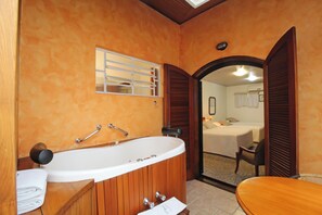 Ducha, artículos de tocador gratuitos, secador de pelo, toallas