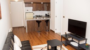 Departamento estándar, baño privado | Área de sala de estar