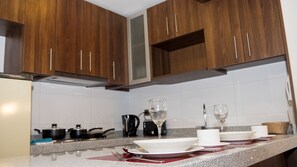 Standard Apartment, Private Bathroom | Private kitchen