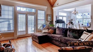 Living area - Celebration Retreat (Front Royal)