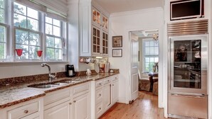 Private kitchen - Celebration Retreat (Front Royal)
