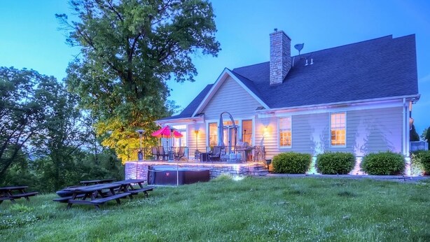 BBQ/picnic area - Celebration Retreat (Front Royal)