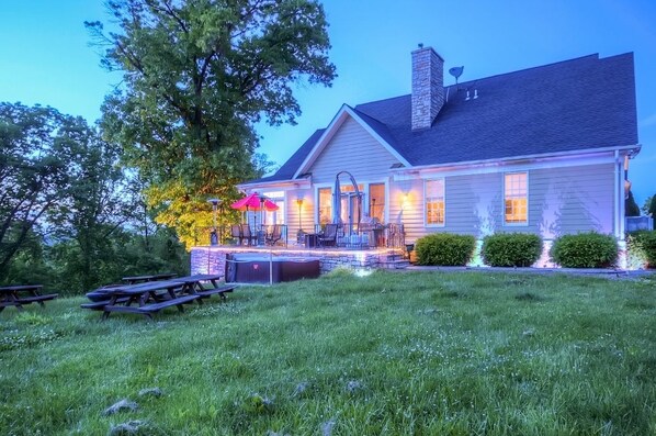 BBQ/picnic area - Celebration Retreat (Front Royal)