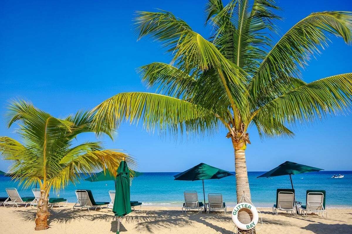 On the beach, white sand, sun-loungers, beach umbrellas