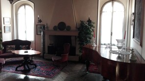 Apartment, 3 Bedrooms (Corso Porta Palio 17) | Living room | Flat-screen TV - Holiday Verona (Verona)