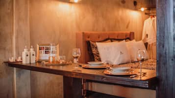 Zimmersafe, laptopgeeigneter Arbeitsplatz, schallisolierte Zimmer