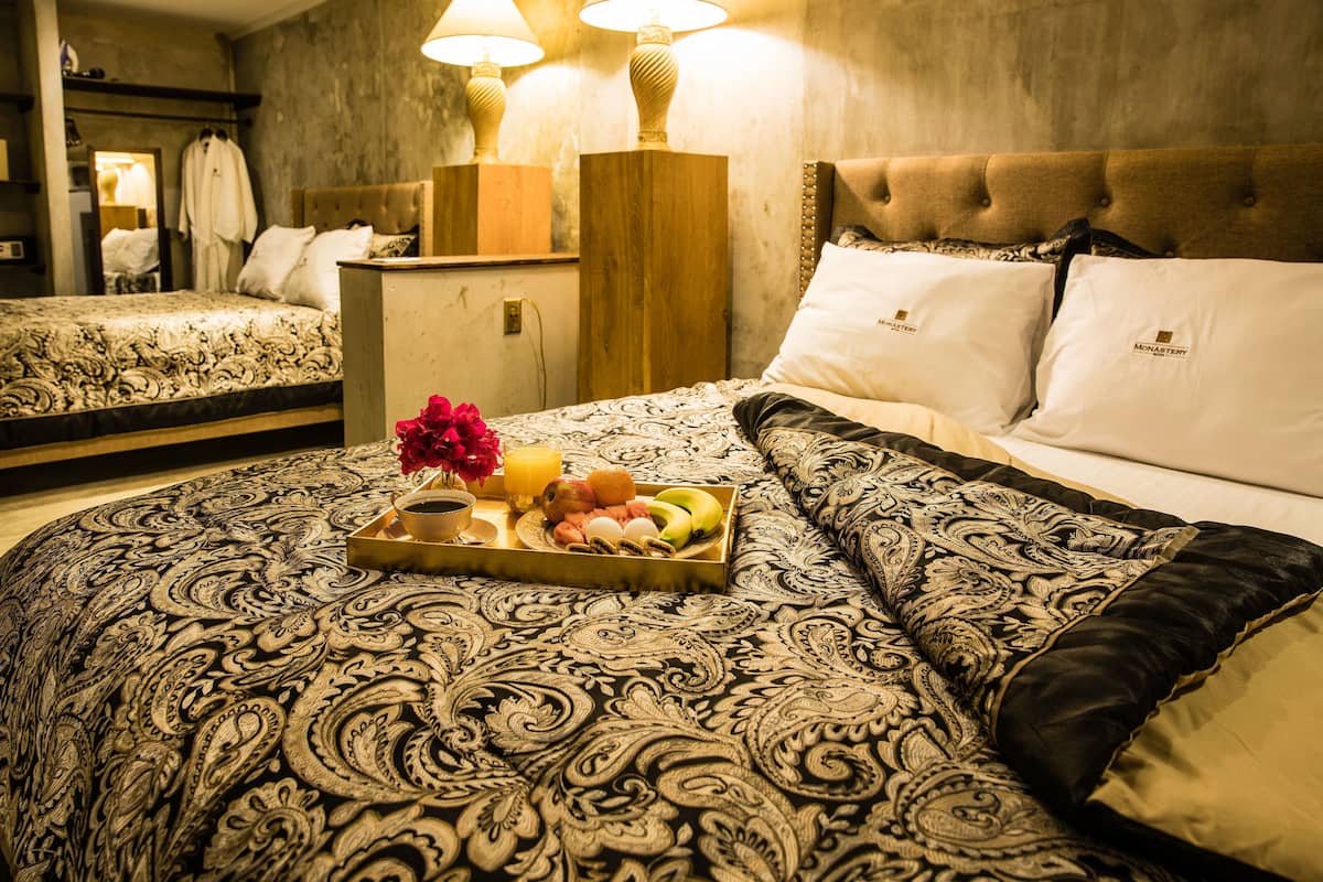 1 Schlafzimmer, Zimmersafe, laptopgeeigneter Arbeitsplatz