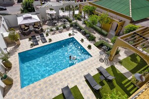 舒適雙人房, 1 張加大雙人床和 1 張沙發床 | 露台/庭院