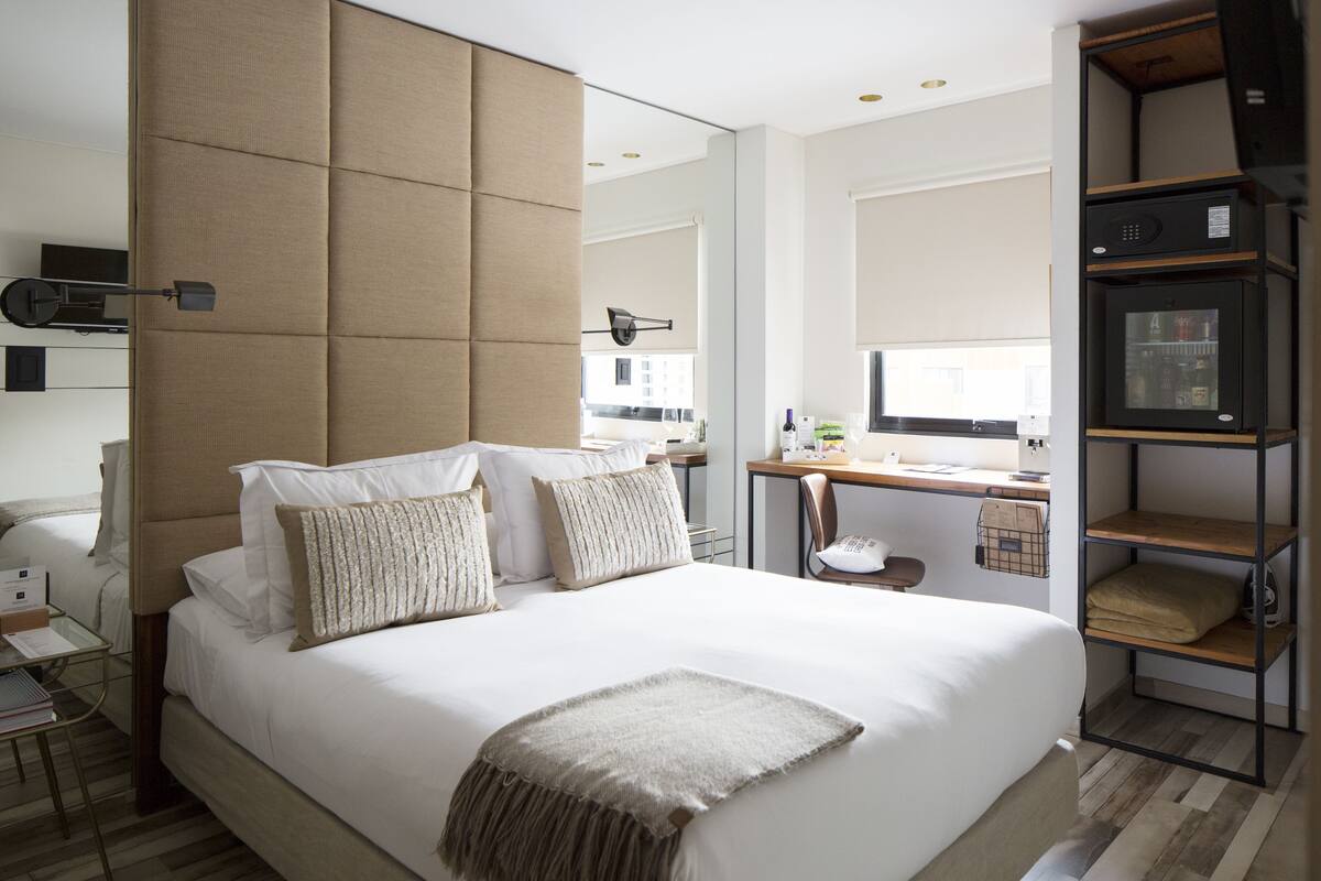 Habitació estàndard | Roba de llit d'alta qualitat, minibar i caixa forta a l'habitació 