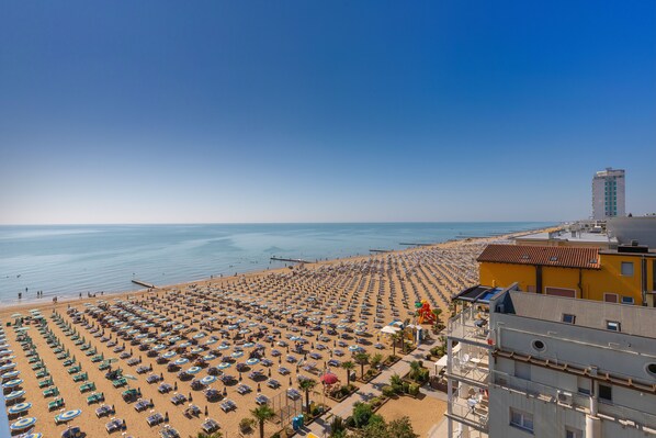 华丽套房, 1 张双人床, 阳台, 部分海景 | 沙滩/海景