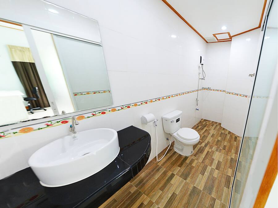 Douche, articles de toilette gratuits, sèche-cheveux