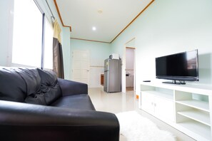 Deluxe Room  | 1 bedroom, desk, blackout drapes, soundproofing - PN Home Service (Bangkok)