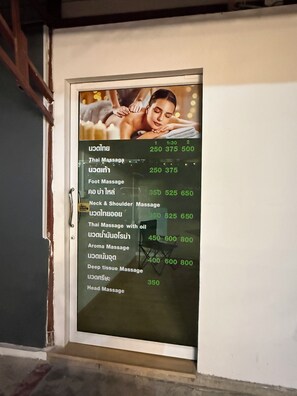 Front of property - Win Bangna Hotel (Bangkok)