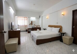Deluxe Double Room | Soundproofing, free WiFi, bed sheets - Win Bangna Hotel (Bangkok)