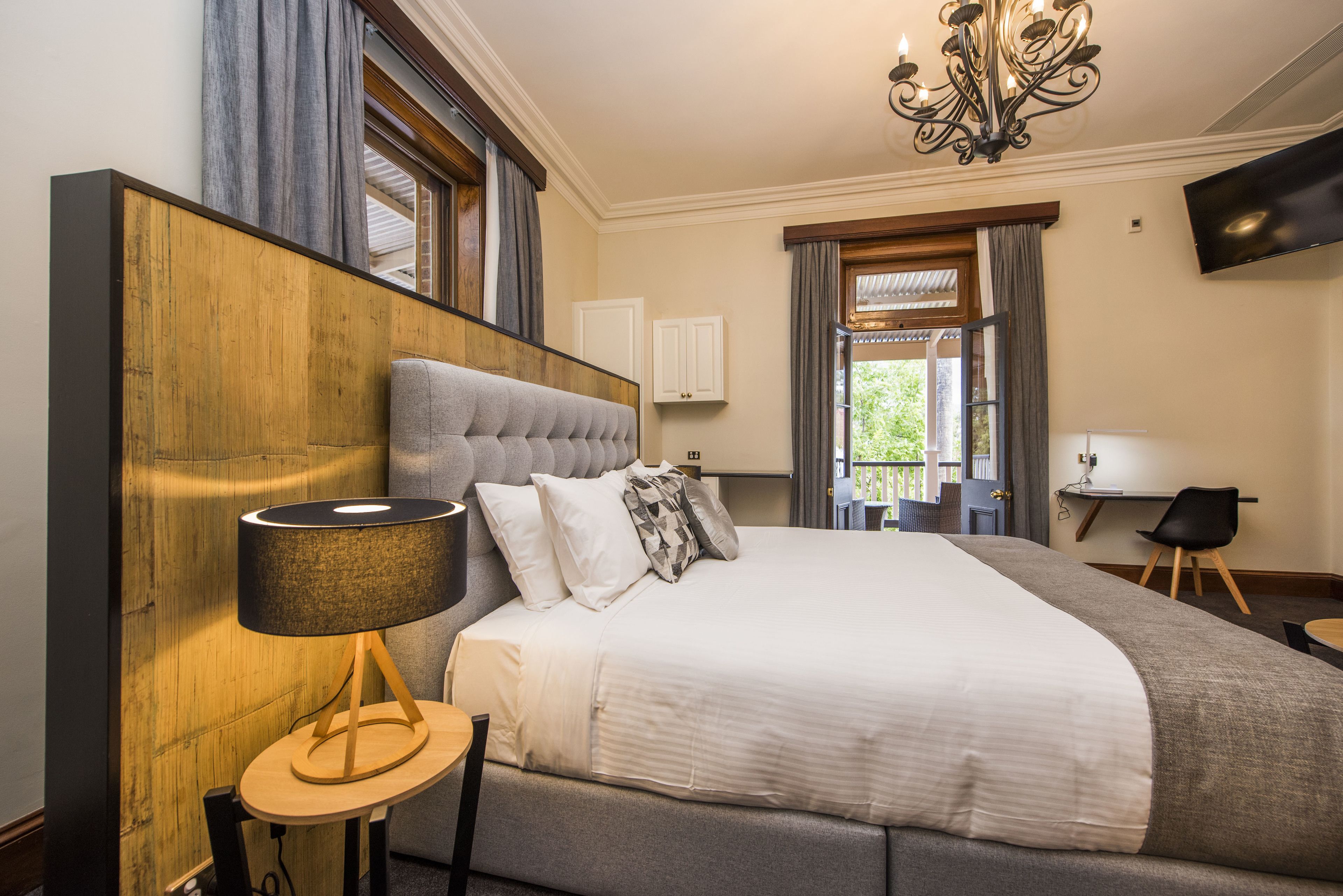 Suite 2 - Deluxe King Suite