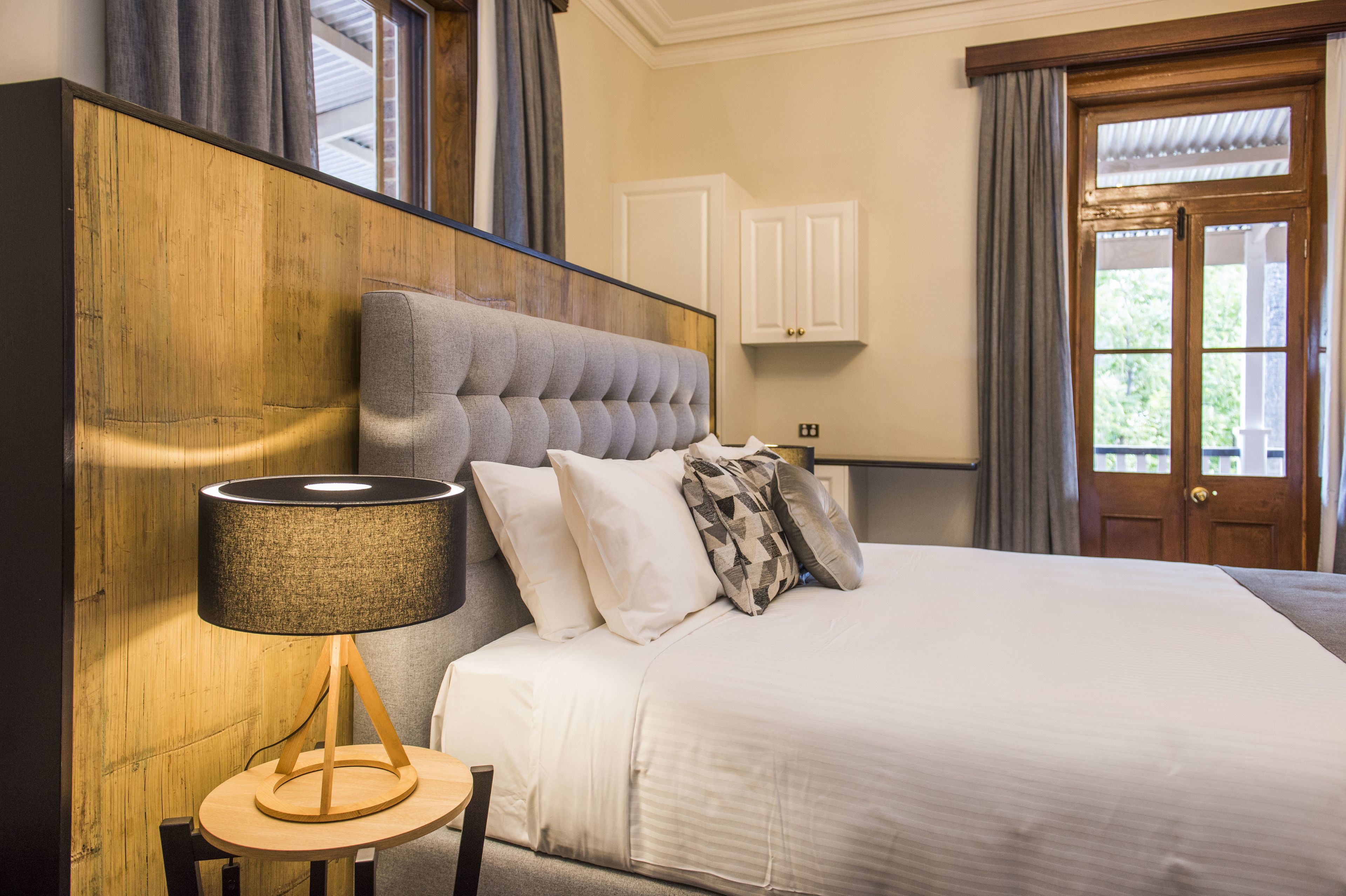 suite 2 - deluxe king suite | 1 bedroom, premium bedding, minibar, desk