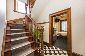 Staircase - The Parkview Hotel Mudgee (Mudgee)