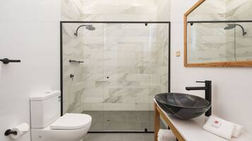Suite 2 - Deluxe King Suite | Bathroom