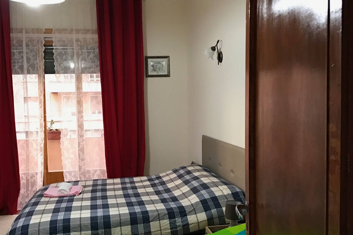 Basic Triple Room, 1 Bedroom, Private Bathroom, City View | Premium bedding, desk, iron/ironing board (on request), WiFi (free)