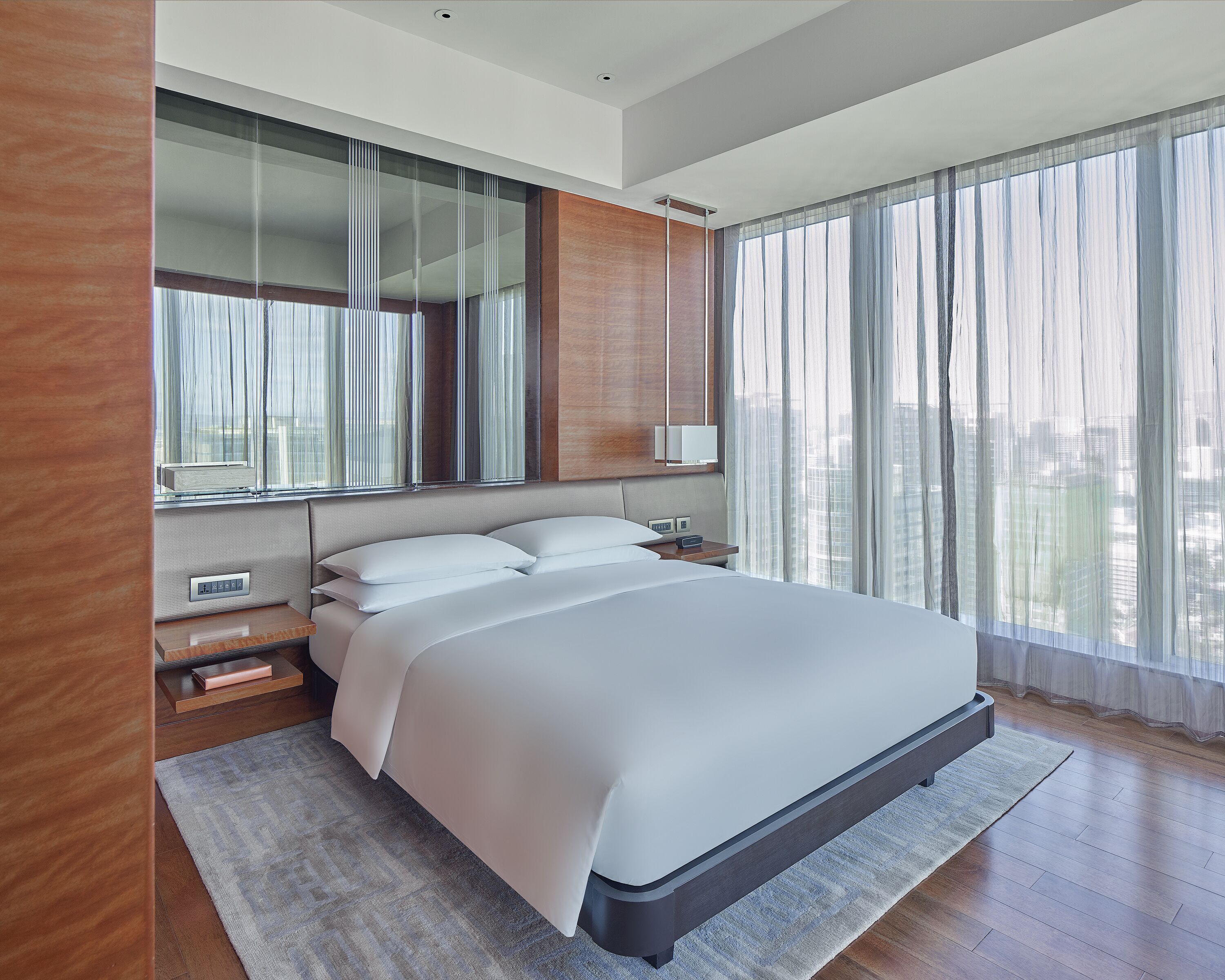 Sábanas de algodón egipcio, ropa de cama de alta calidad y minibar 