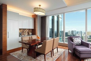 Suite – executive | Oppholdsområde | LED-TV