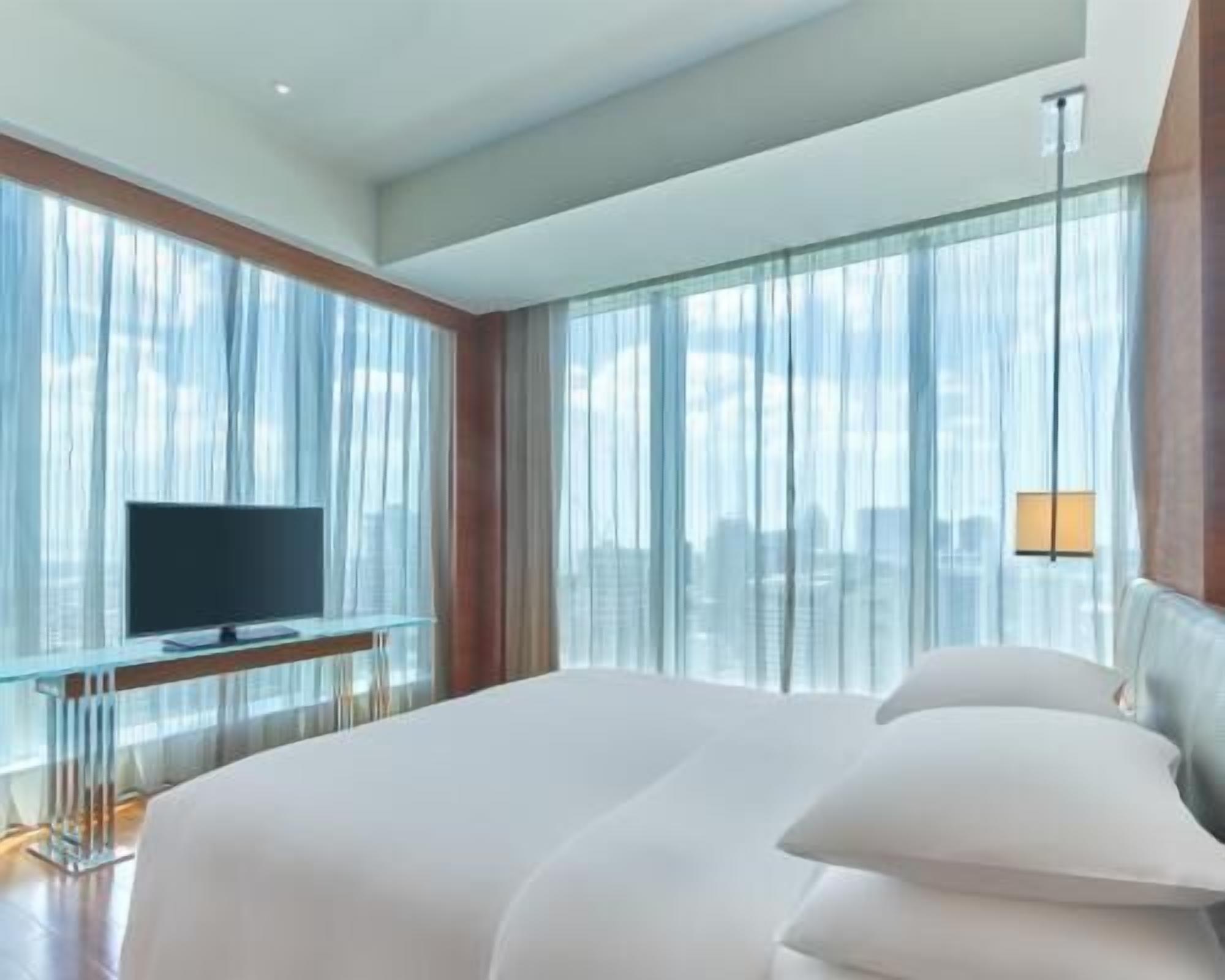 Sábanas de algodón egipcio, ropa de cama de alta calidad y minibar 