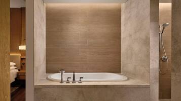 Andaz, Phòng Suite, 2 phòng ngủ | Phòng tắm | Đồ dùng nhà tắm được thiết kế riêng, máy sấy tóc, áo choàng tắm