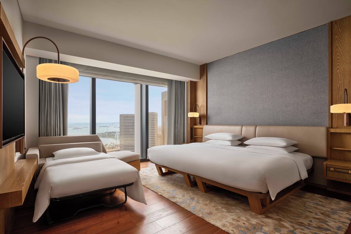Deluxe Room, 1 King Bed (with sofa bed) | 1 bedroom, premium bedding, minibar, in-room safe