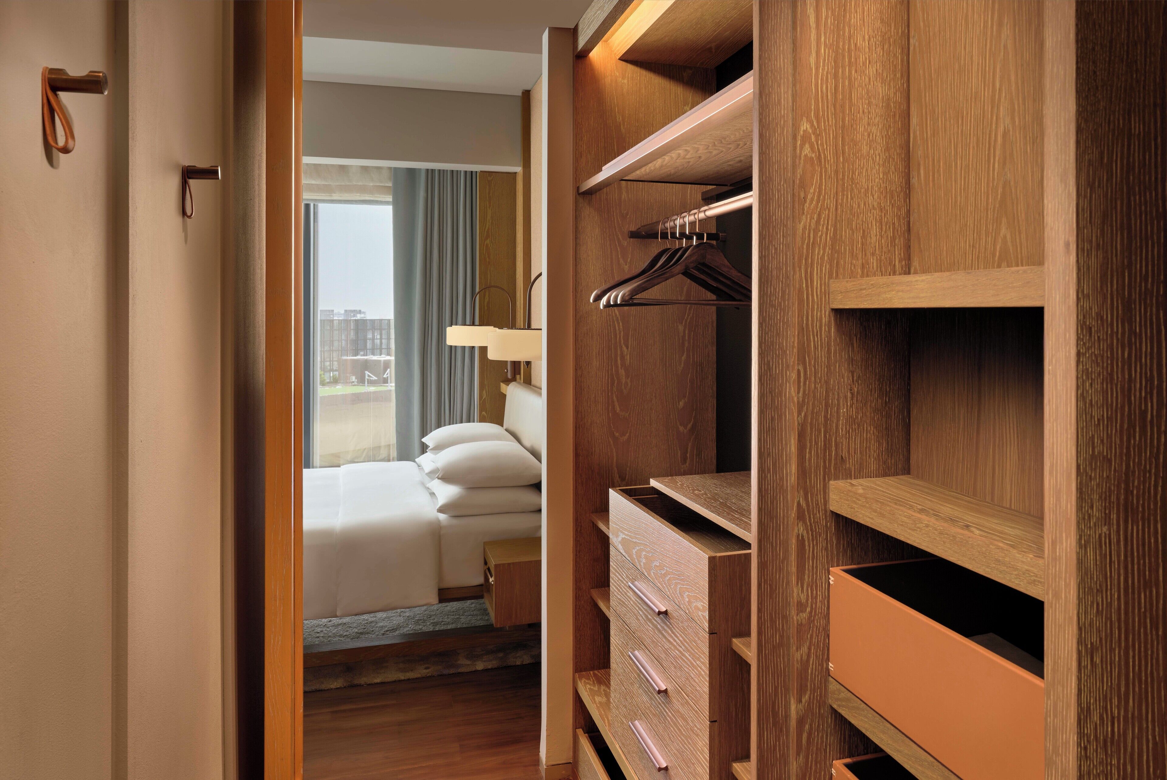 Andaz スイート 2 ベッドルーム | 1 室のベッドルーム、高級寝具、ミニバー、セーフティボックス (室内)
