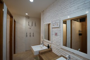 Shower, free toiletries, hair dryer, towels