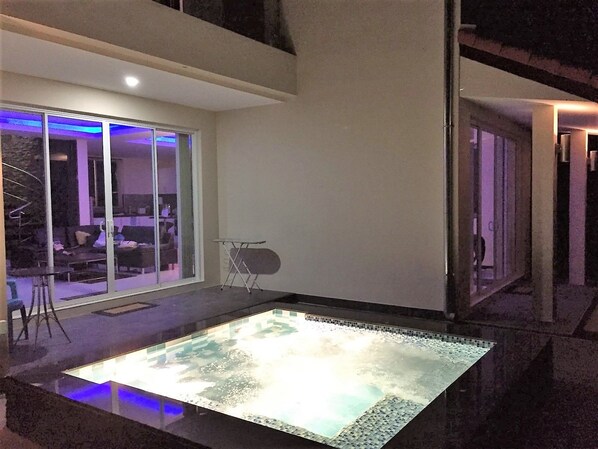 3-Bedroom Villa  | Terrace/patio