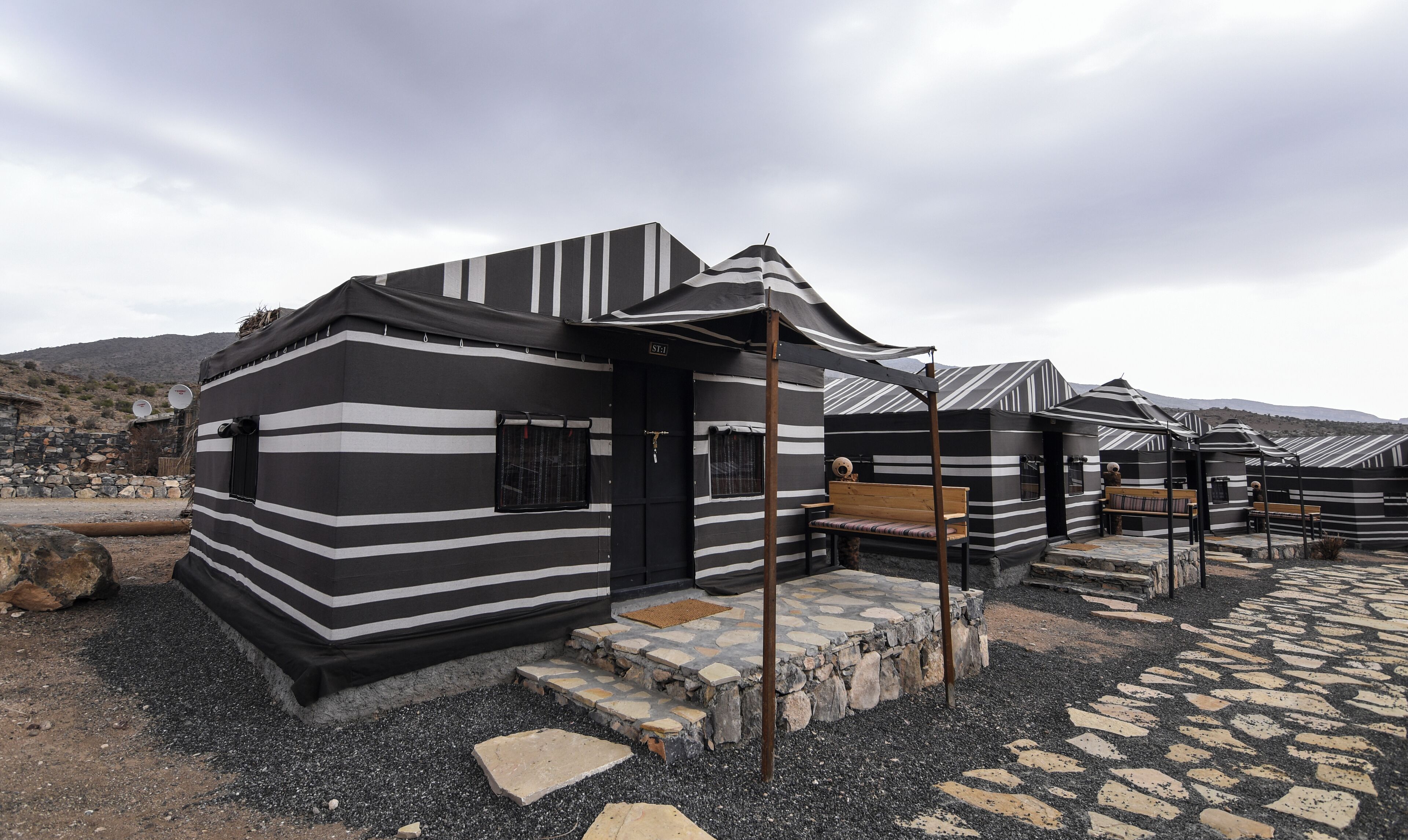 deluxe tent, non smoking | 1 bedroom, free cots/infant beds, rollaway beds