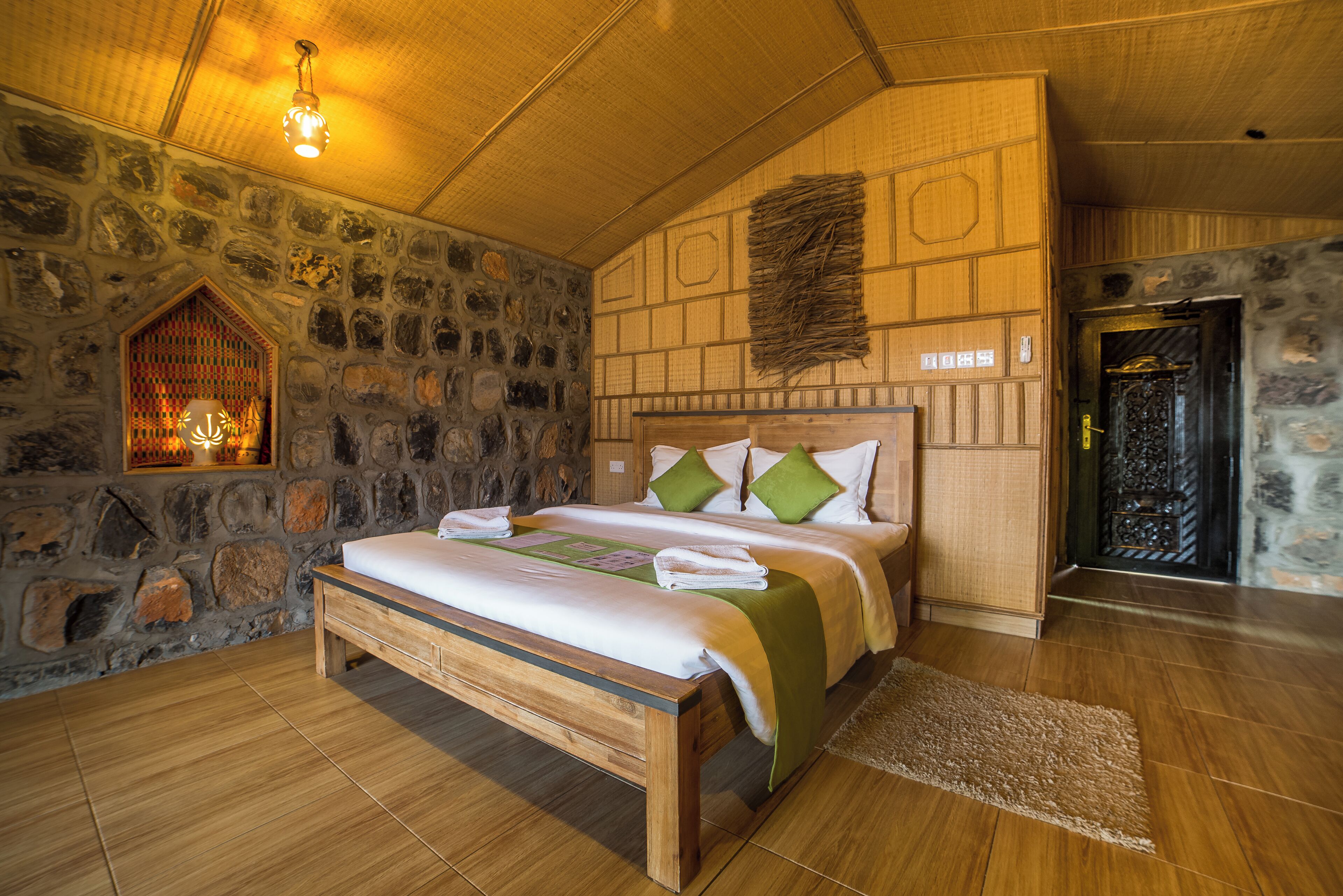 panoramic double room, 1 queen bed, non smoking, mountain view | 1 bedroom, free cots/infant beds, rollaway beds