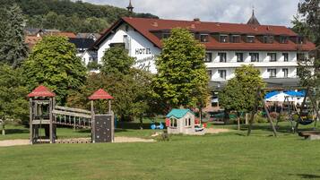 Children’s play area – outdoor