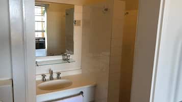 Chậu rửa trong phòng tắm