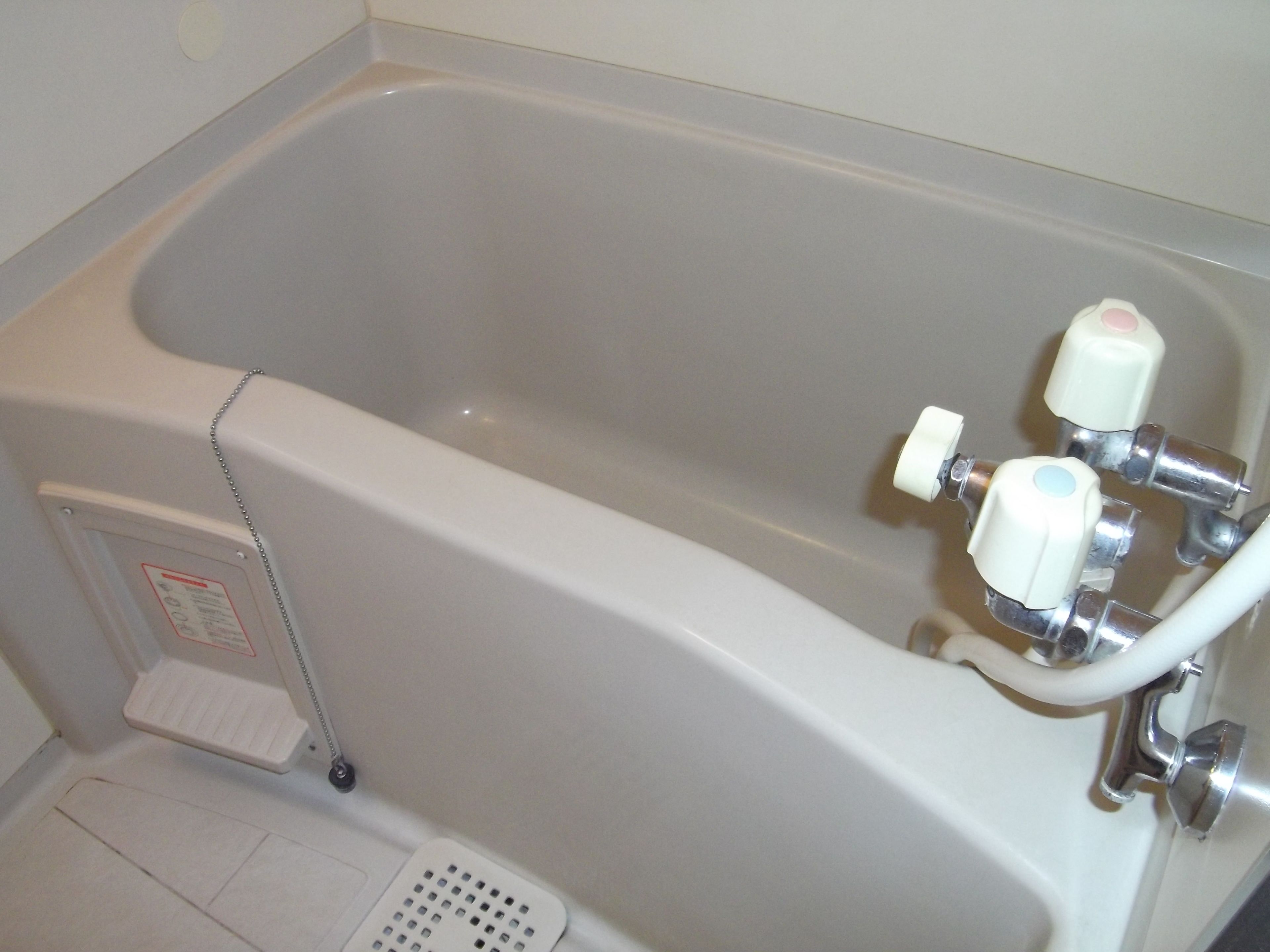 apartment, 3 bedrooms | deep-soaking bathtub