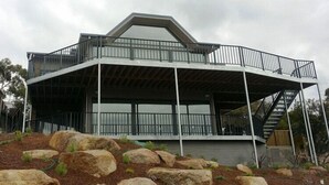 A modern two-story house with a balcony and a staircase. - Beaulieu (Coles Bay)