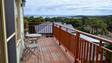 House, 2 Bedrooms | Balcony