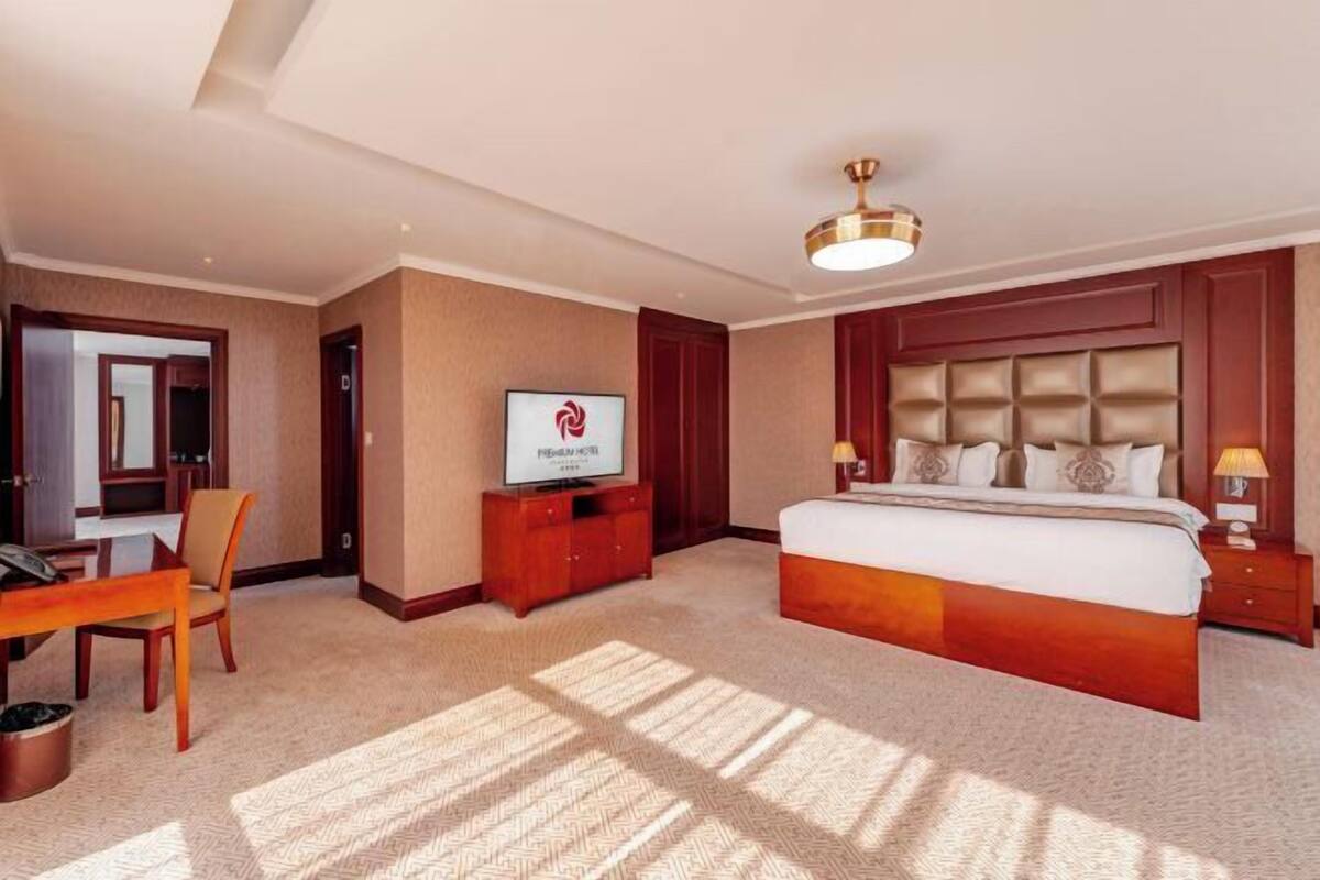 1 dormitorio, ropa de cama de alta calidad, caja fuerte y escritorio