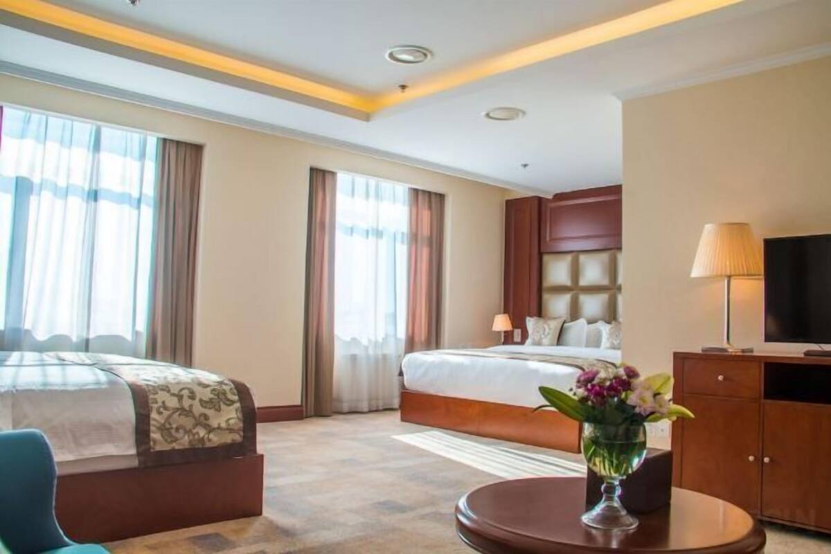 1 bedroom, premium bedding, in-room safe, desk