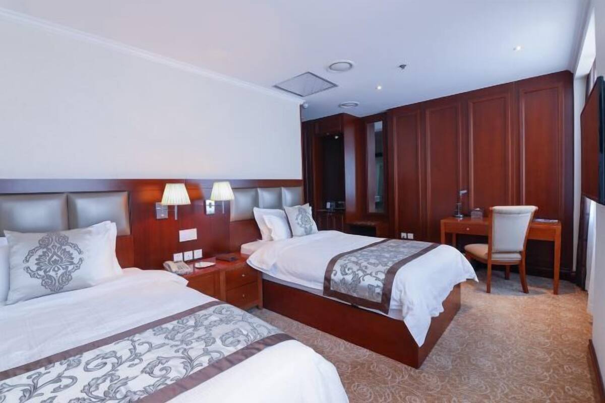 1 bedroom, premium bedding, in-room safe, desk