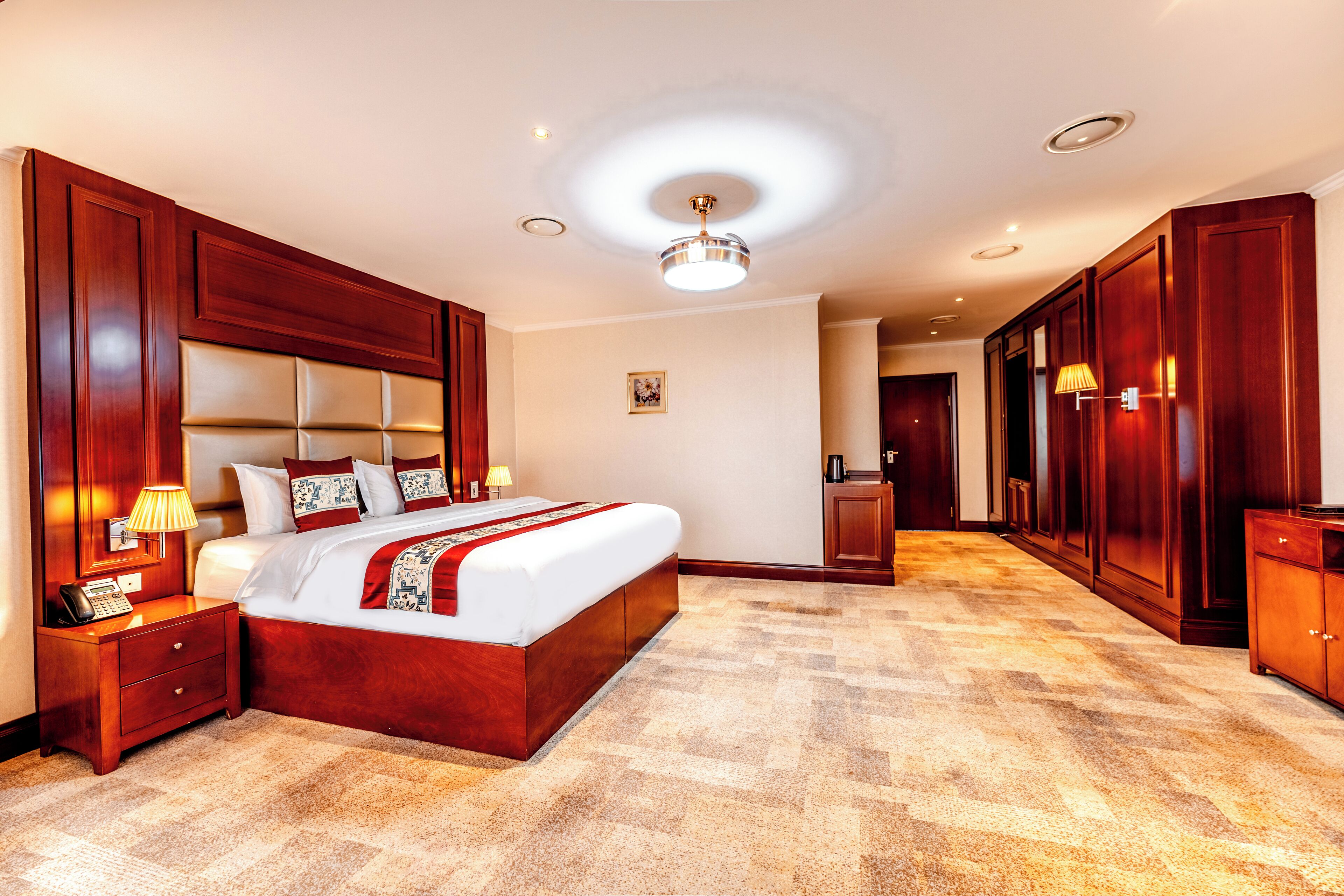 Premium bedding, in-room safe, desk, laptop workspace