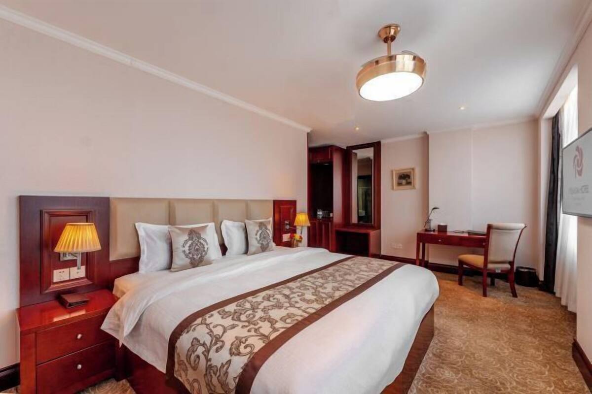 1 dormitorio, ropa de cama de alta calidad, caja fuerte y escritorio