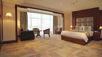 Deluxe King Room | 1 bedroom, premium bedding, in-room safe, desk