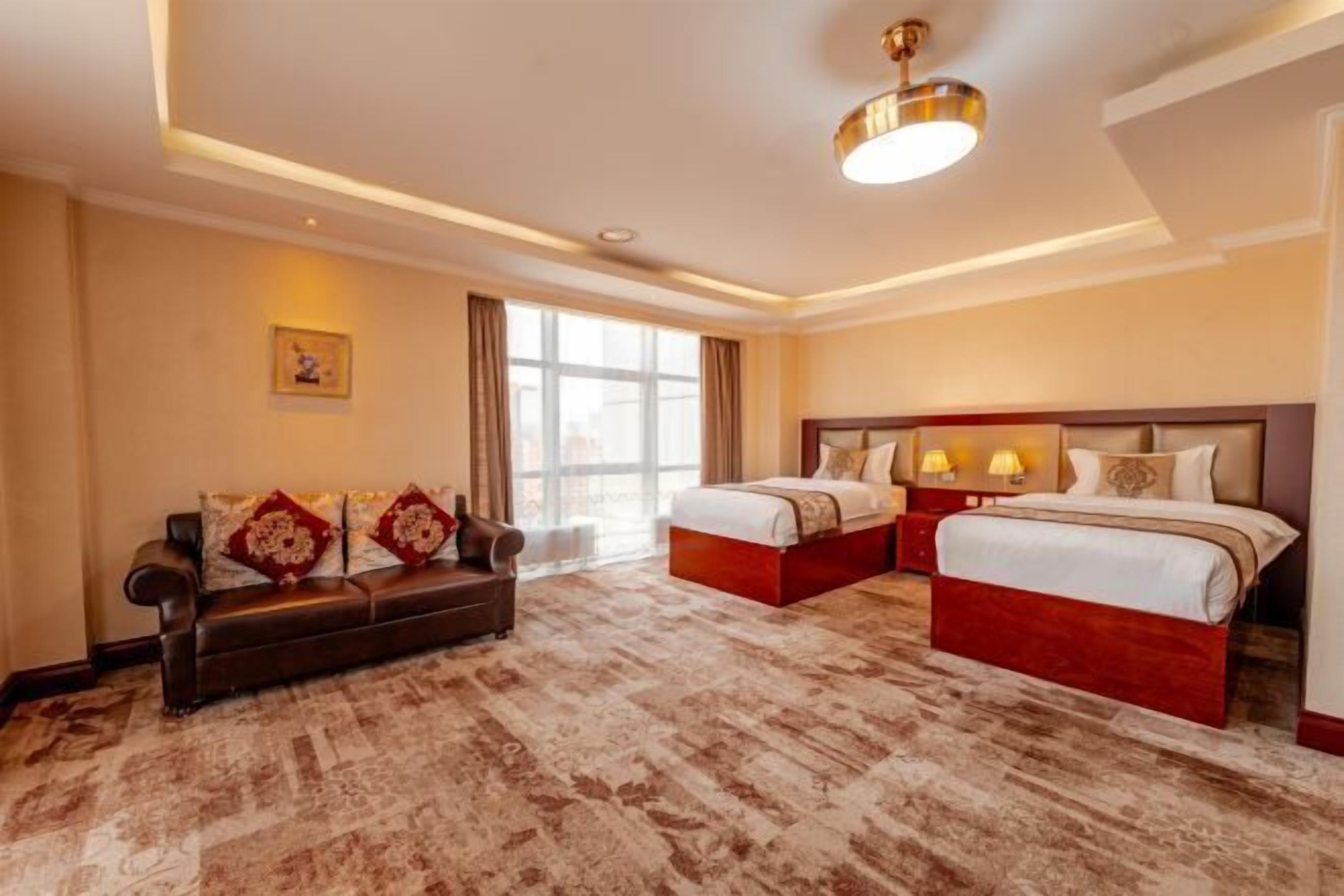 Seprai premium, brankas, meja kerja, dan ruang kerja ramah laptop