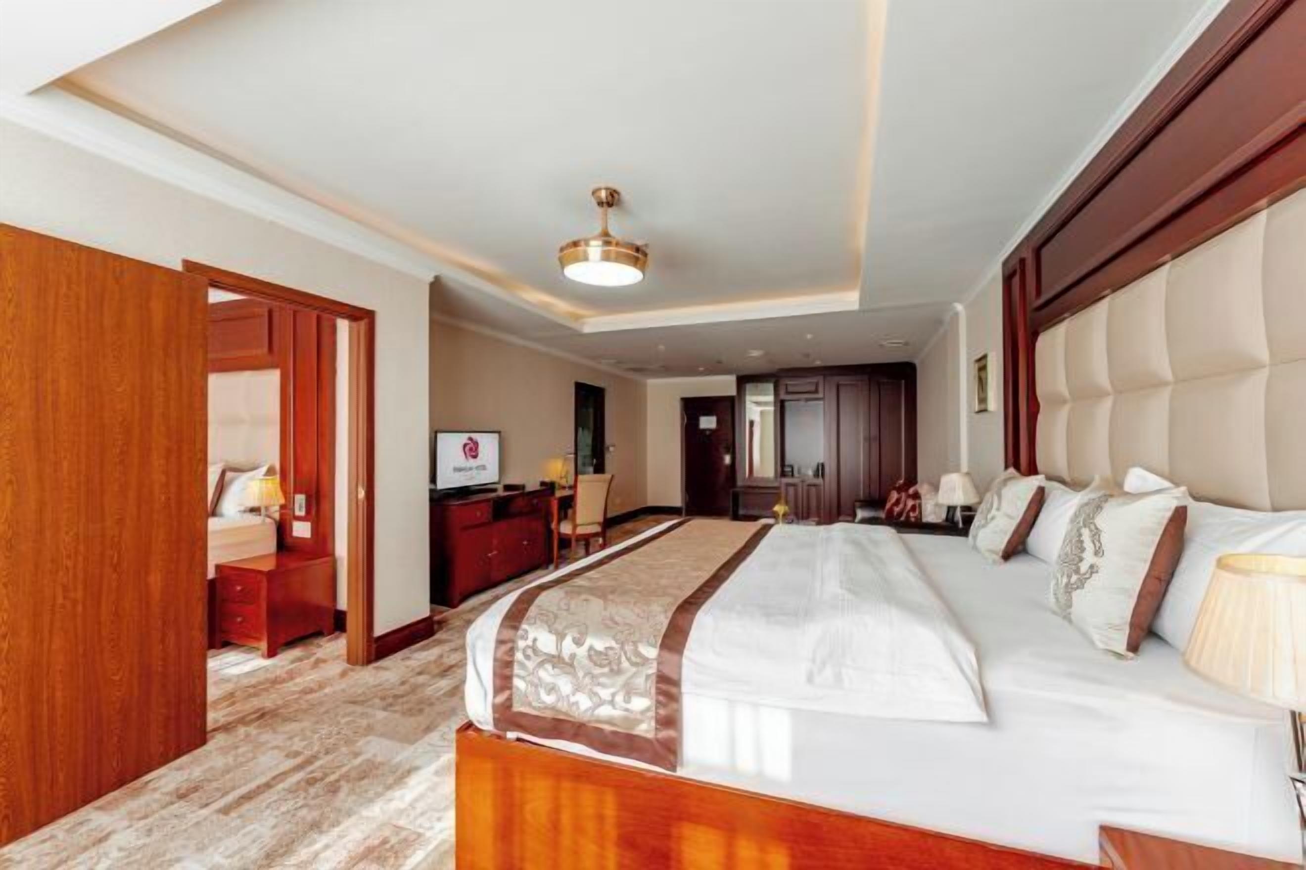 Literie de qualité supérieure, coffres-forts dans les chambres, bureau