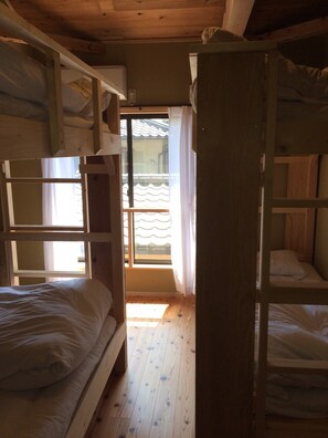공용 도미토리, 여성 전용, 바다 전망, 코너 (One Bed in 4-Bed Room)