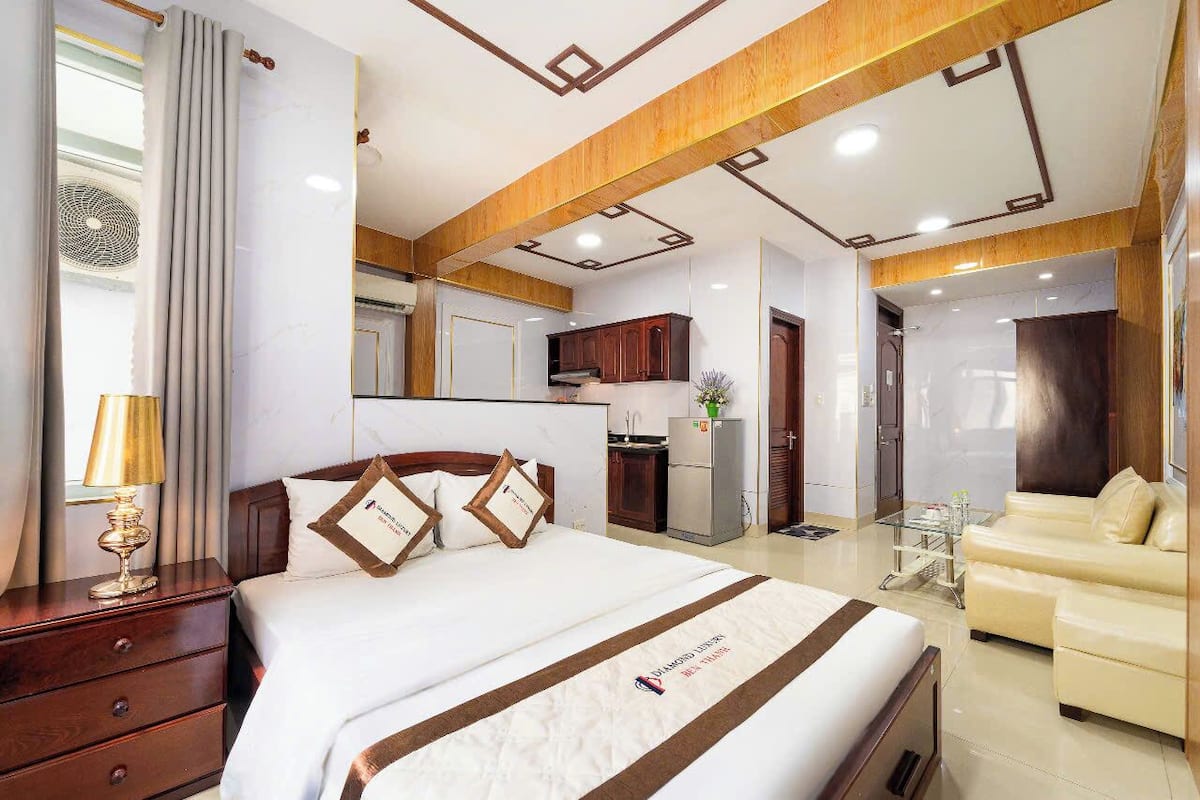 Deluxe Double Room, 1 Bedroom | 1 bedroom, minibar, in-room safe, individually furnished