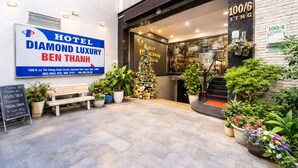 A hotel entrance with a sign for 'HOTEL DIAMOND LUXURY BEN THANH'. - Diamond Luxury Ben Thanh (Ho Chi Minh City)